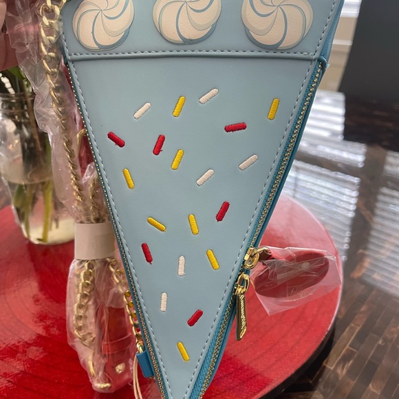 Loungefly Disney Snow White Cosplay Cake Crossbody Bag - Picture 12 of 16